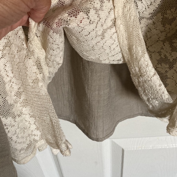 Lace lined Vest - Picture 5 of 8